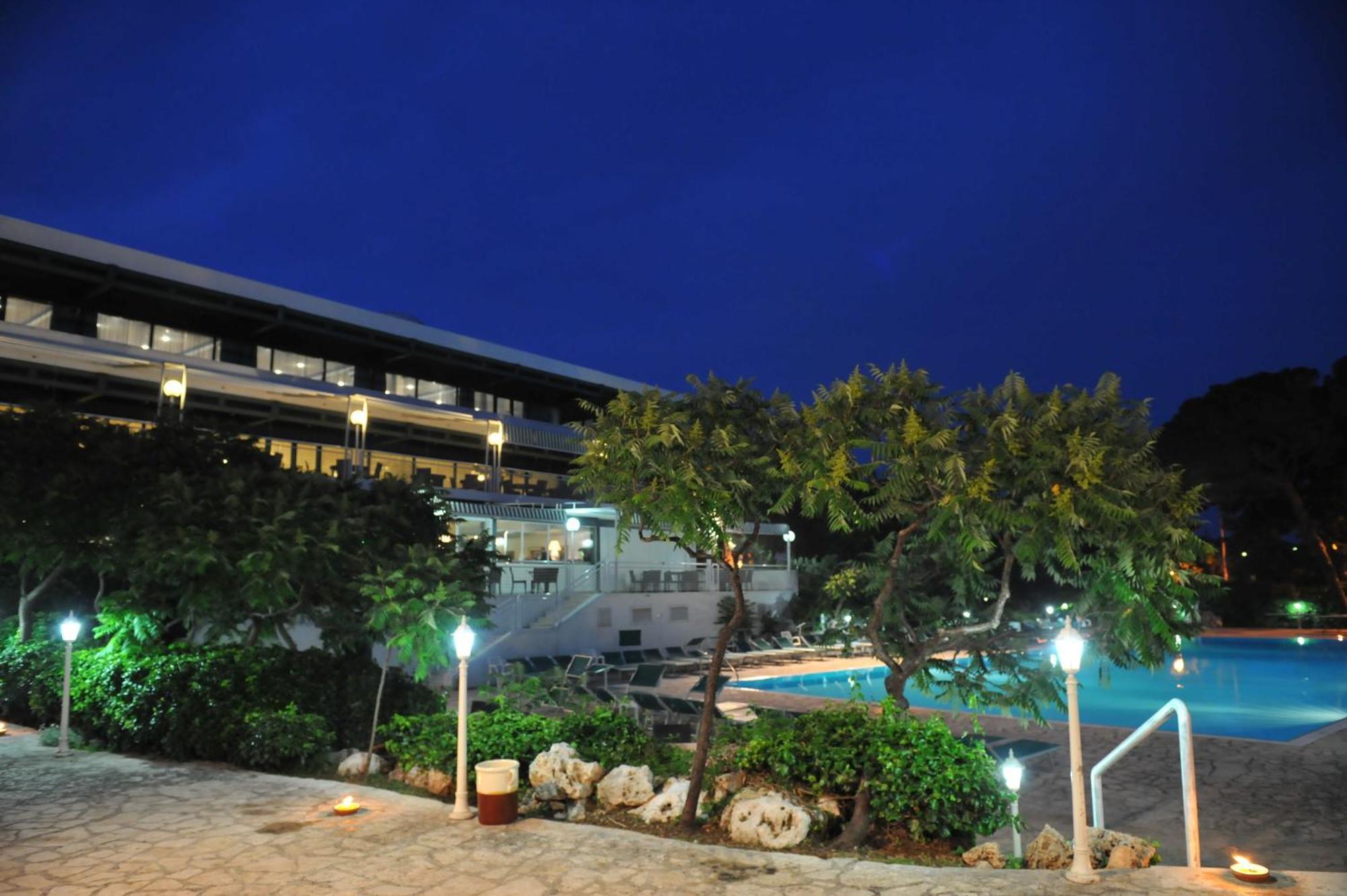 Hotel Sierra Silvana Selva Di Fasano Exterior photo